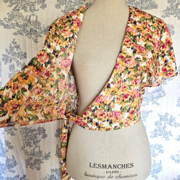 Size S to M Wide Collar Wrap Blouse Watercolor New - Picture 12 of 13